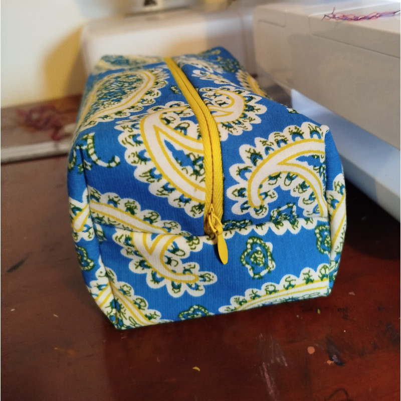 Trousse de maquillage, produits de beauté, trousse d'école