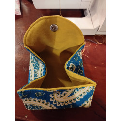 Petit étui bleu et jaune