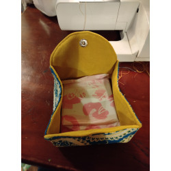 Petit étui bleu et jaune