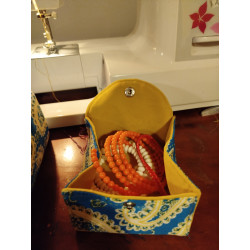 Petit étui bleu et jaune