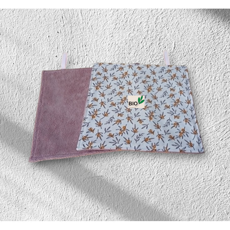Serviette visage coton bio, modèle feuilles et baies fond rose