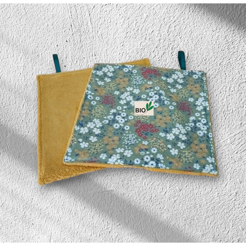 Serviette visage coton bio, modèle fleuri fond vert
