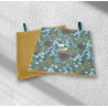 Serviette visage coton bio, modèle fleuri fond vert