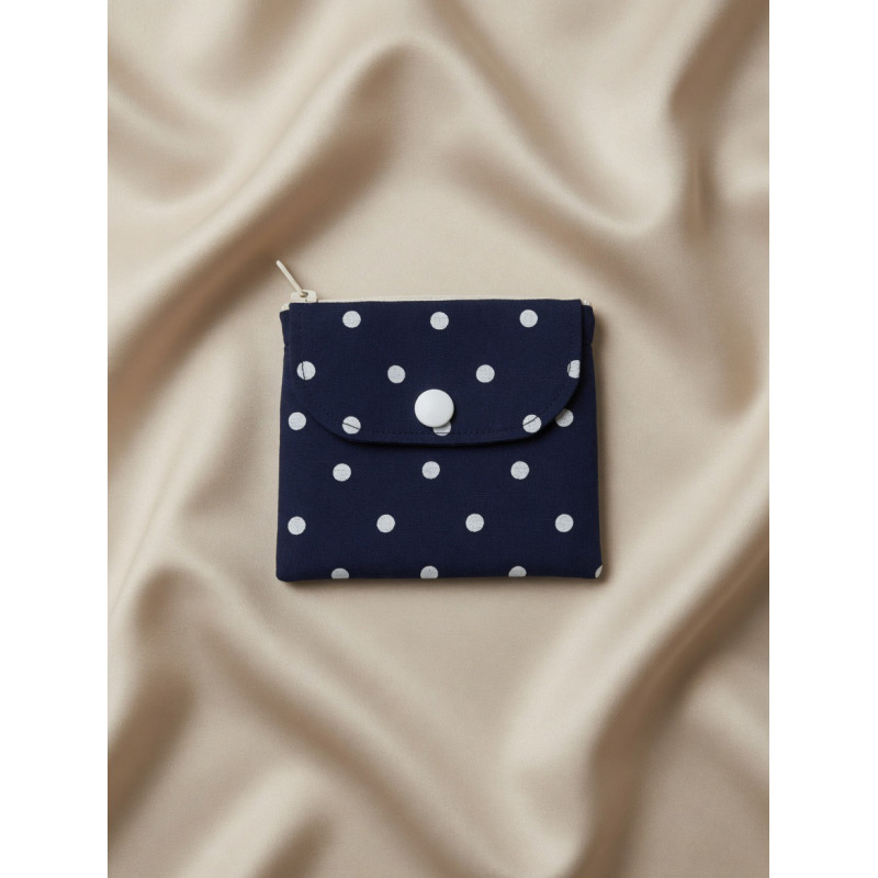 Petite pochette upcyclée bleu nuit à pois blanc 