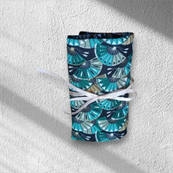 Pochette à bijoux modèle éventails vert fond noir